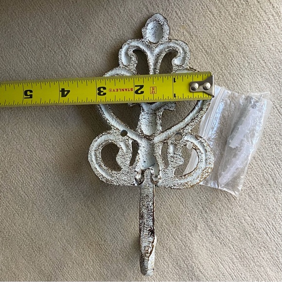 Quality Set Of 3 Iron Wall Hooks New With Install Hardware - Picture 6 of 14